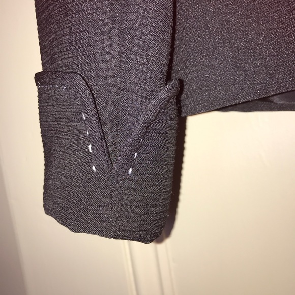 Tahari Arthur S Levine Black Blazer Sz 4P - Picture 3 of 6